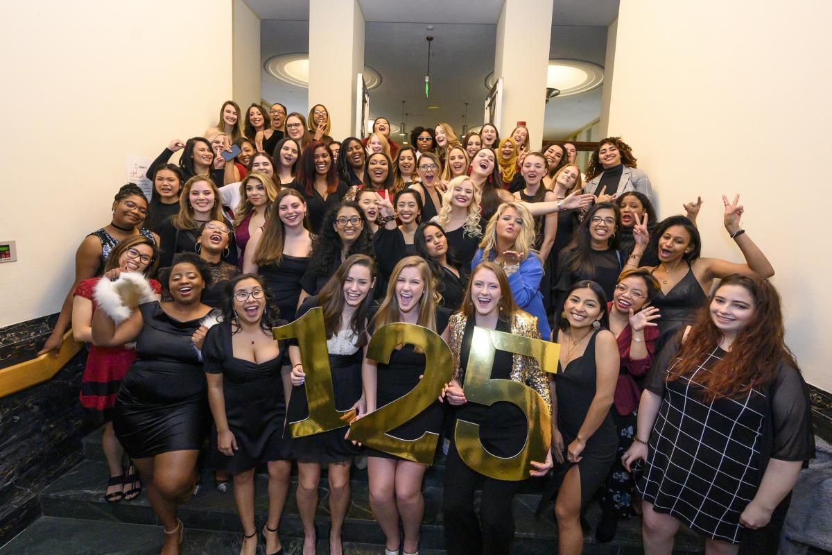 Class of 2020 stands on the steps and takes class photo during 100 nights