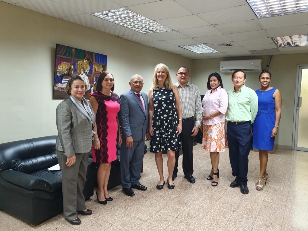 Group photo of Dr. deKleine and professors