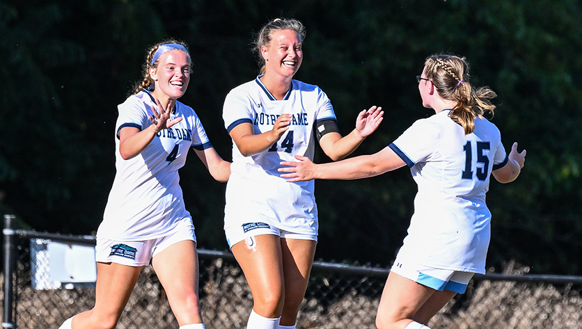 Mackenzie Lookingland with her soccer teammates