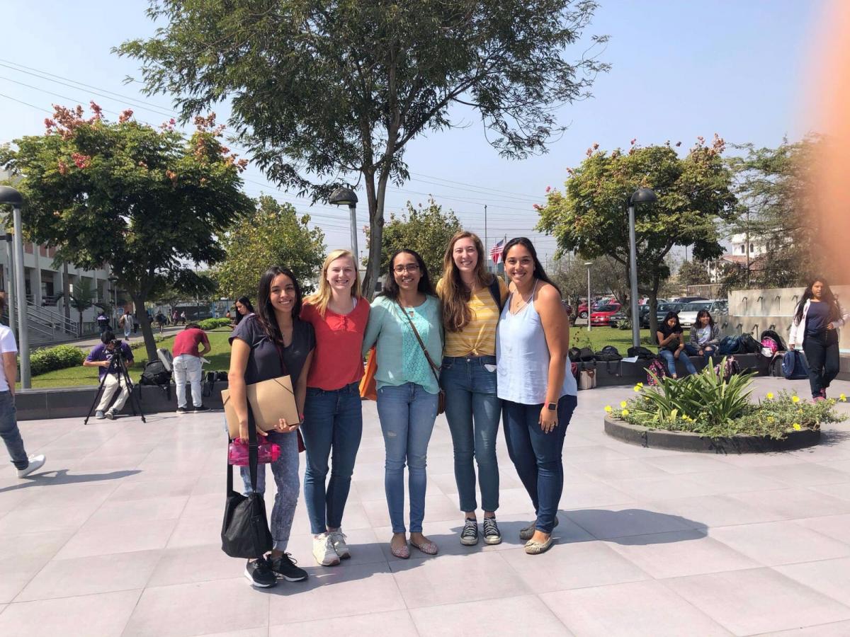 group shot of students in Peru