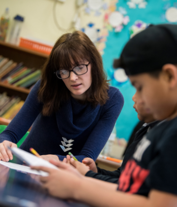 Student teacher intern working with young children