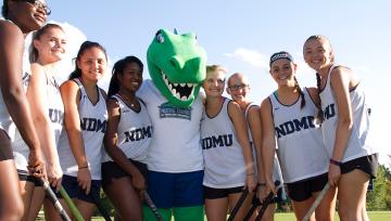Senior Spotlight – Erika Deppenschmidt NDMU lacrosse team with Gabby the Gator