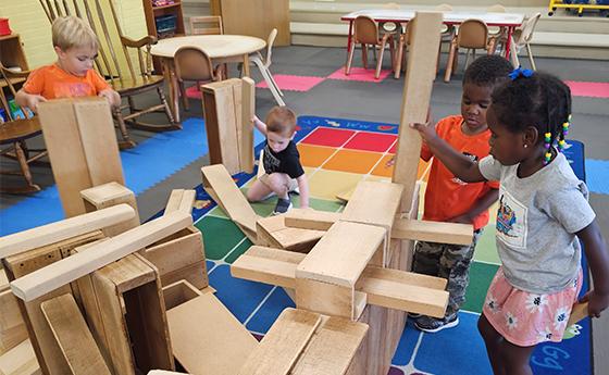 children building with blocks