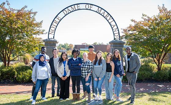 Students taking a picture under the arch