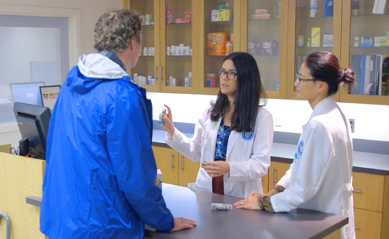 Student pharmacists in a clinical setting