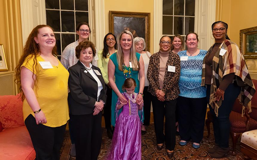 group photo of alum volunteers